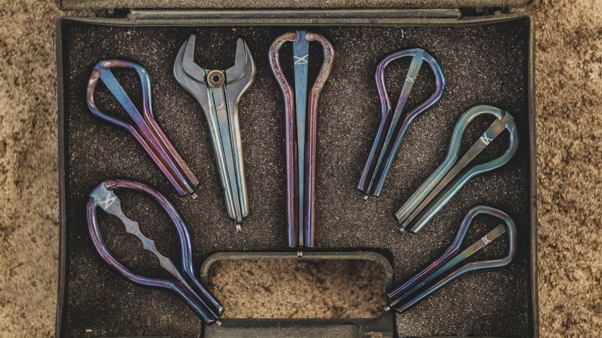 Claim losses vs hold: Best move for UK beginners explained